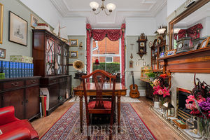 11 Weston Road